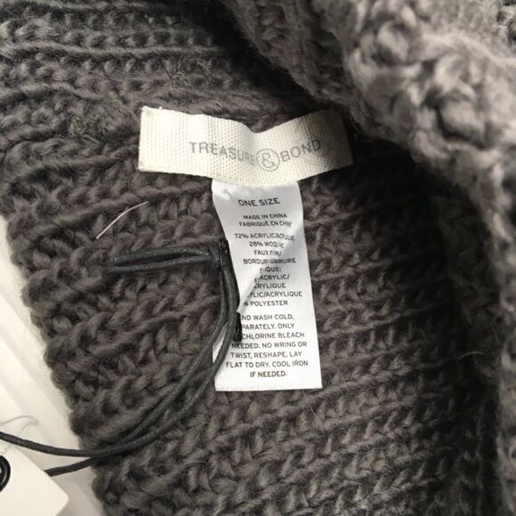 New Treasure and Bond Grey Knit Pom Beanie (F3) - Picture 6 of 7